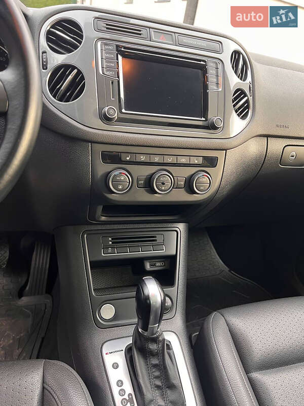 Внедорожник / Кроссовер Volkswagen Tiguan 2015 в Ровно