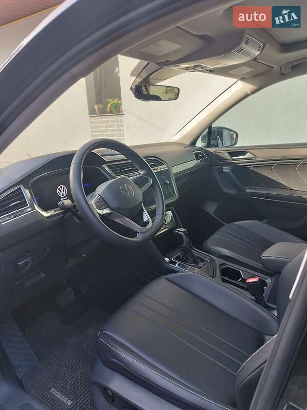 Внедорожник / Кроссовер Volkswagen Tiguan 2023 в Нововолынске