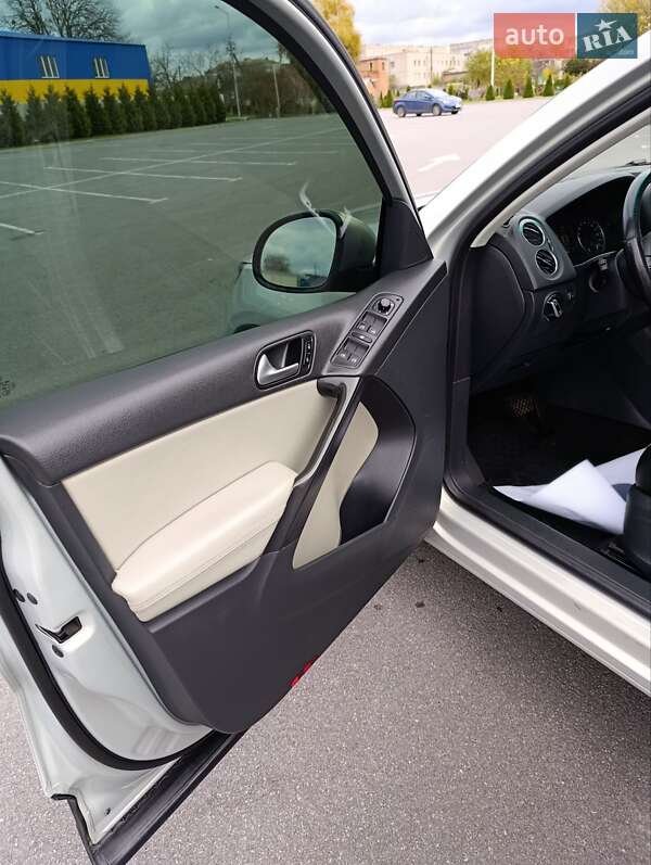 Внедорожник / Кроссовер Volkswagen Tiguan 2012 в Хмельнике