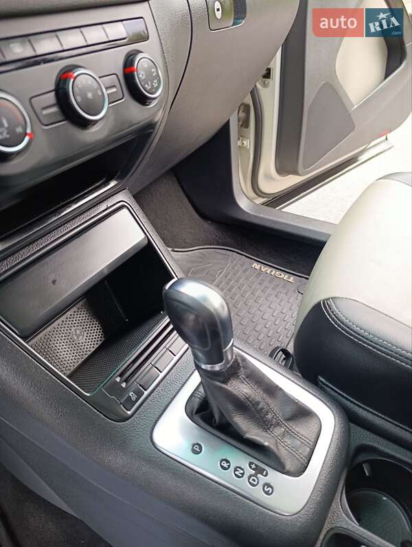 Внедорожник / Кроссовер Volkswagen Tiguan 2012 в Хмельнике