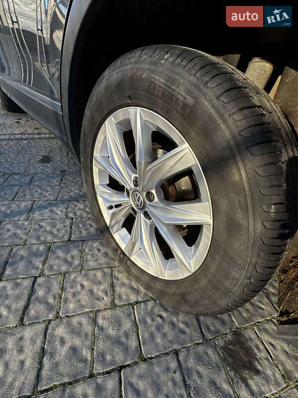 Внедорожник / Кроссовер Volkswagen Tiguan 2019 в Львове