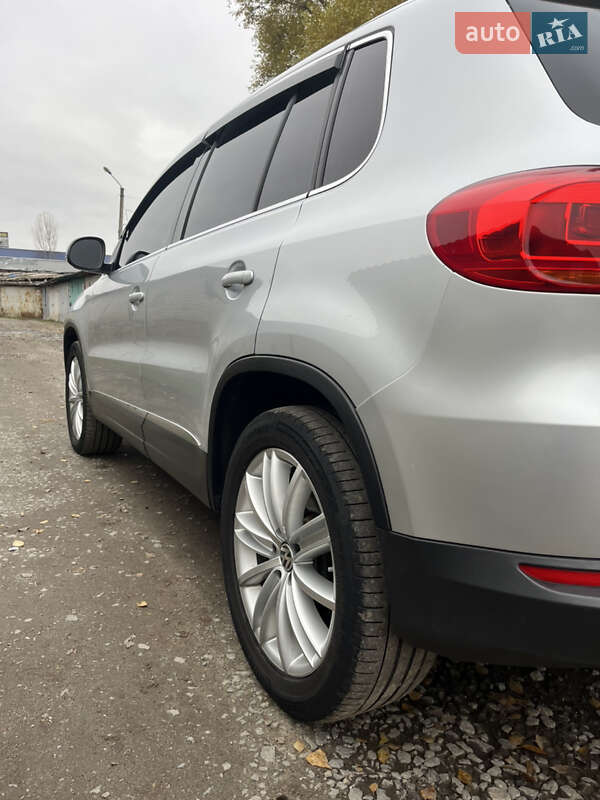 Внедорожник / Кроссовер Volkswagen Tiguan 2012 в Харькове