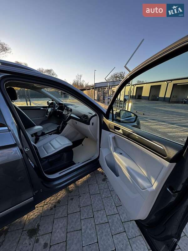 Внедорожник / Кроссовер Volkswagen Tiguan 2019 в Львове