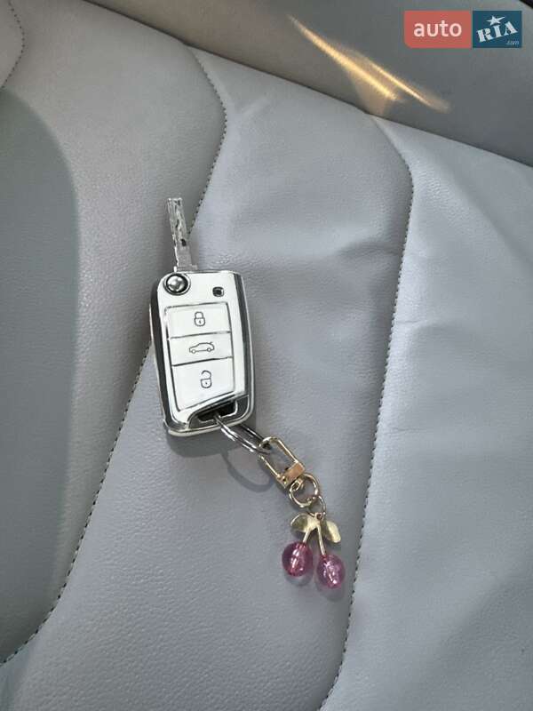 Внедорожник / Кроссовер Volkswagen Tiguan 2019 в Львове