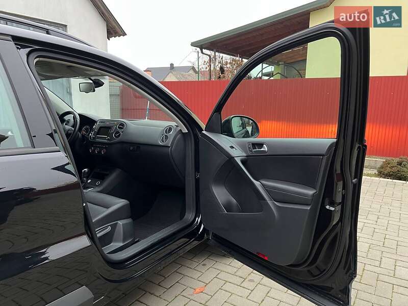 Внедорожник / Кроссовер Volkswagen Tiguan 2015 в Львове