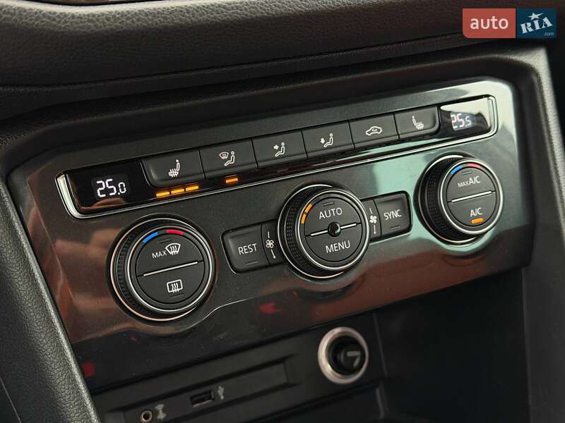 Позашляховик / Кросовер Volkswagen Tiguan 2017 в Кривому Розі