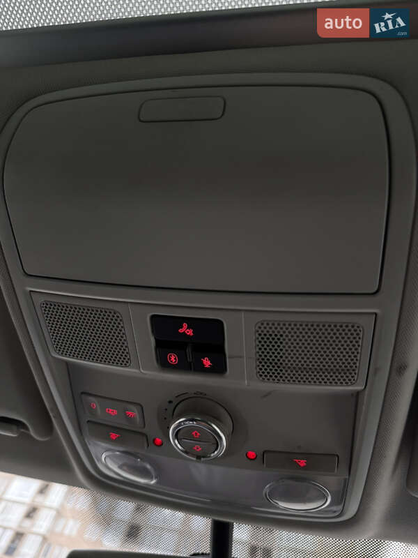 Внедорожник / Кроссовер Volkswagen Tiguan 2011 в Харькове