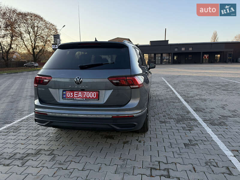 Внедорожник / Кроссовер Volkswagen Tiguan 2023 в Нововолынске