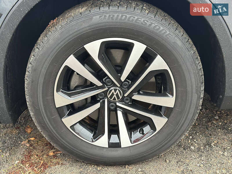 Внедорожник / Кроссовер Volkswagen Tiguan 2022 в Днепре