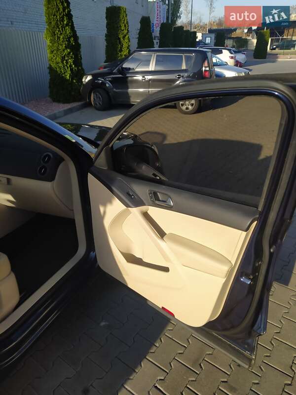 Внедорожник / Кроссовер Volkswagen Tiguan 2016 в Киеве