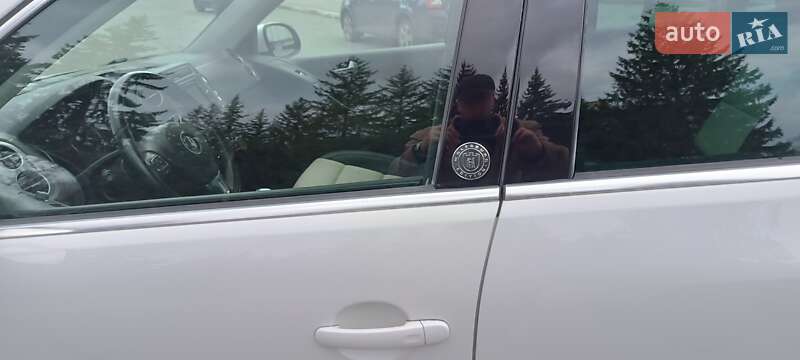 Внедорожник / Кроссовер Volkswagen Tiguan 2016 в Желтых Водах