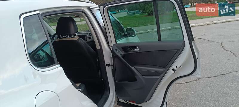 Внедорожник / Кроссовер Volkswagen Tiguan 2016 в Желтых Водах