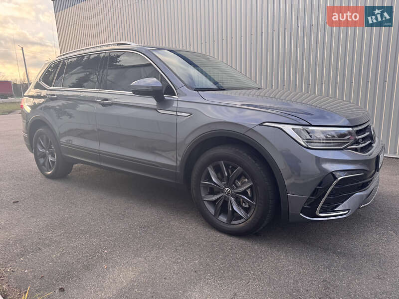 Внедорожник / Кроссовер Volkswagen Tiguan 2023 в Каменском