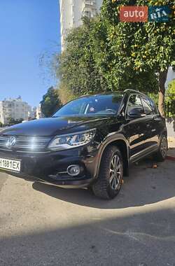 Внедорожник / Кроссовер Volkswagen Tiguan 2015 в Одессе