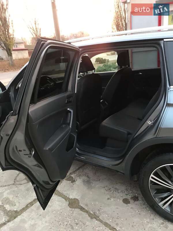 Внедорожник / Кроссовер Volkswagen Tiguan 2017 в Белгороде-Днестровском фото 4 Внедорожник / Кроссовер Volkswagen Tiguan 2017 в Белгороде-Днестровском