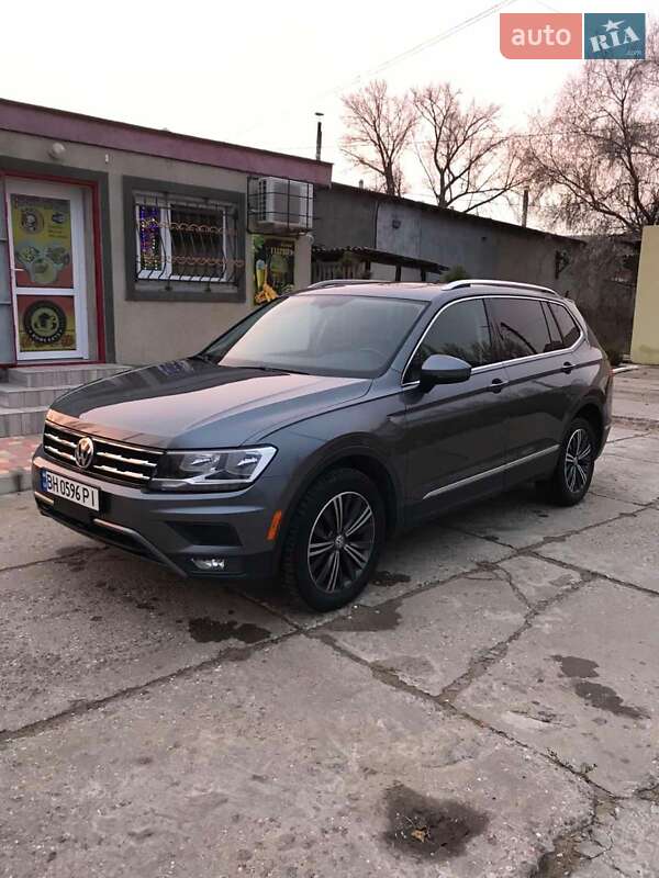 Внедорожник / Кроссовер Volkswagen Tiguan 2017 в Белгороде-Днестровском фото 3 Внедорожник / Кроссовер Volkswagen Tiguan 2017 в Белгороде-Днестровском