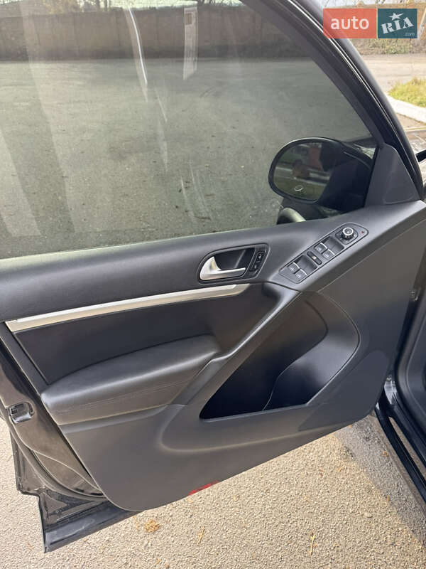 Внедорожник / Кроссовер Volkswagen Tiguan 2013 в Хмельнике