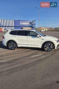 Внедорожник / Кроссовер Volkswagen Tiguan 2018 в Ровно