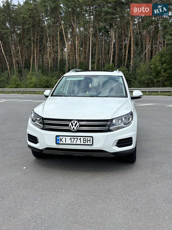 Внедорожник / Кроссовер Volkswagen Tiguan 2016 в Киеве