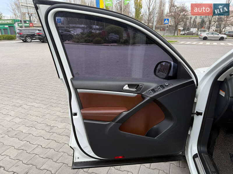 Позашляховик / Кросовер Volkswagen Tiguan 2015 в Одесі фото 19 Позашляховик / Кросовер Volkswagen Tiguan 2015 в Одесі