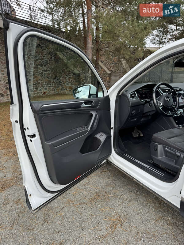 Позашляховик / Кросовер Volkswagen Tiguan 2018 в Києві фото 12 Позашляховик / Кросовер Volkswagen Tiguan 2018 в Києві