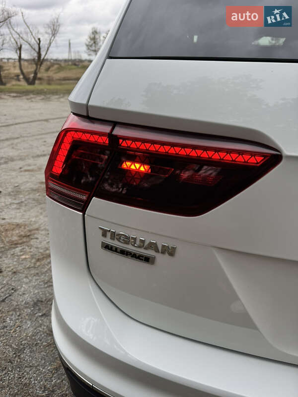 Позашляховик / Кросовер Volkswagen Tiguan 2018 в Києві фото 25 Позашляховик / Кросовер Volkswagen Tiguan 2018 в Києві