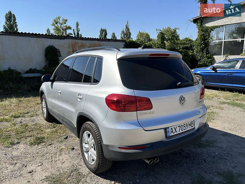 Внедорожник / Кроссовер Volkswagen Tiguan 2015 в Харькове