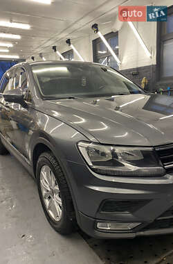Внедорожник / Кроссовер Volkswagen Tiguan 2017 в Днепре