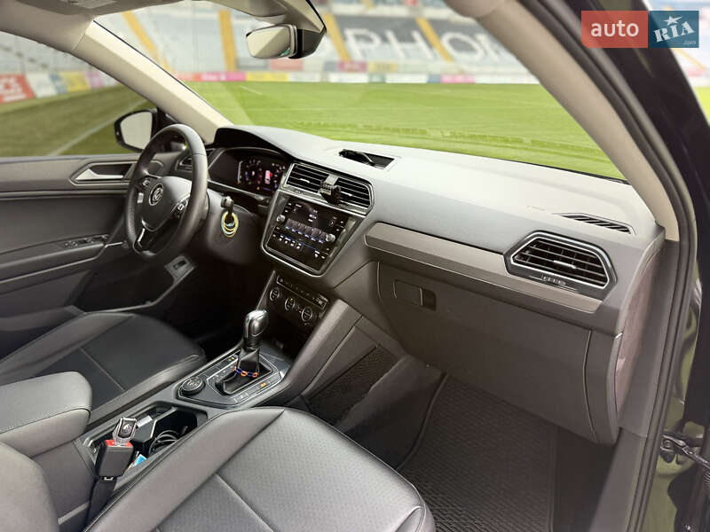 Внедорожник / Кроссовер Volkswagen Tiguan 2019 в Одессе