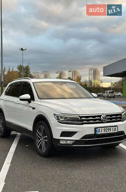 Позашляховик / Кросовер Volkswagen Tiguan 2016 в Києві