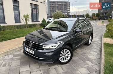 Внедорожник / Кроссовер Volkswagen Tiguan 2021 в Киеве