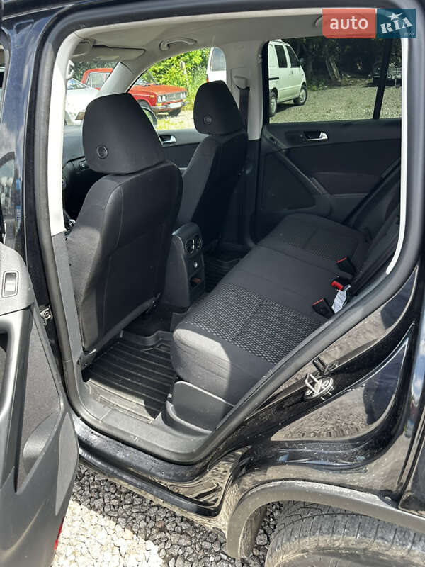 Внедорожник / Кроссовер Volkswagen Tiguan 2010 в Новом Роздоле