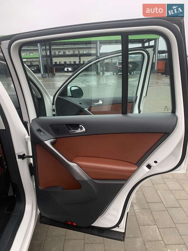 Внедорожник / Кроссовер Volkswagen Tiguan 2008 в Каменец-Подольском