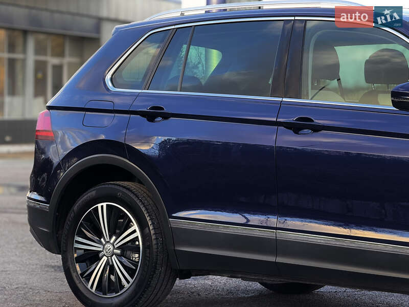 Внедорожник / Кроссовер Volkswagen Tiguan 2017 в Радивилове