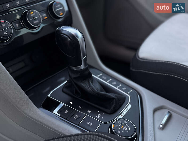 Внедорожник / Кроссовер Volkswagen Tiguan 2017 в Радивилове