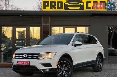 Внедорожник / Кроссовер Volkswagen Tiguan 2017 в Львове