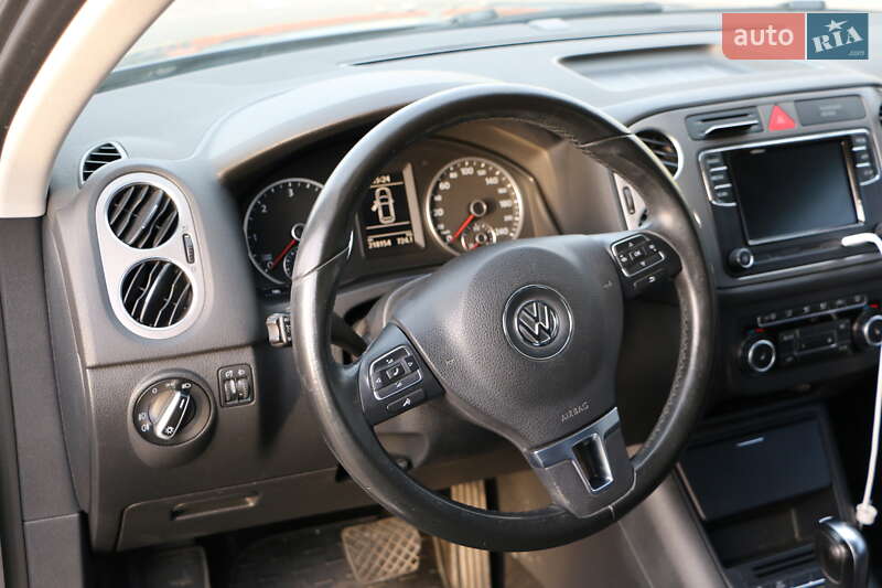 Внедорожник / Кроссовер Volkswagen Tiguan 2010 в Киеве