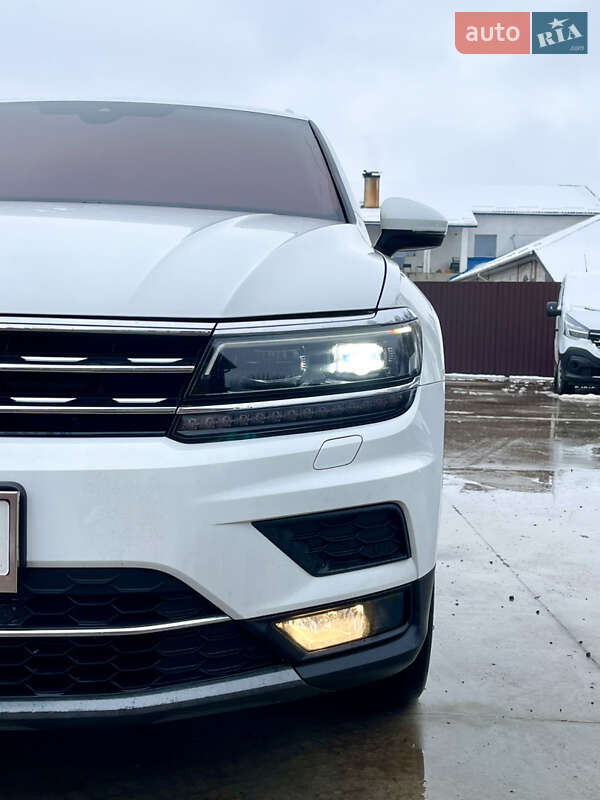 Внедорожник / Кроссовер Volkswagen Tiguan 2017 в Млинове