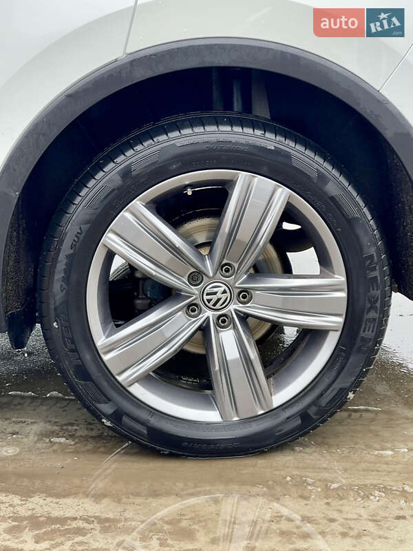 Внедорожник / Кроссовер Volkswagen Tiguan 2017 в Млинове