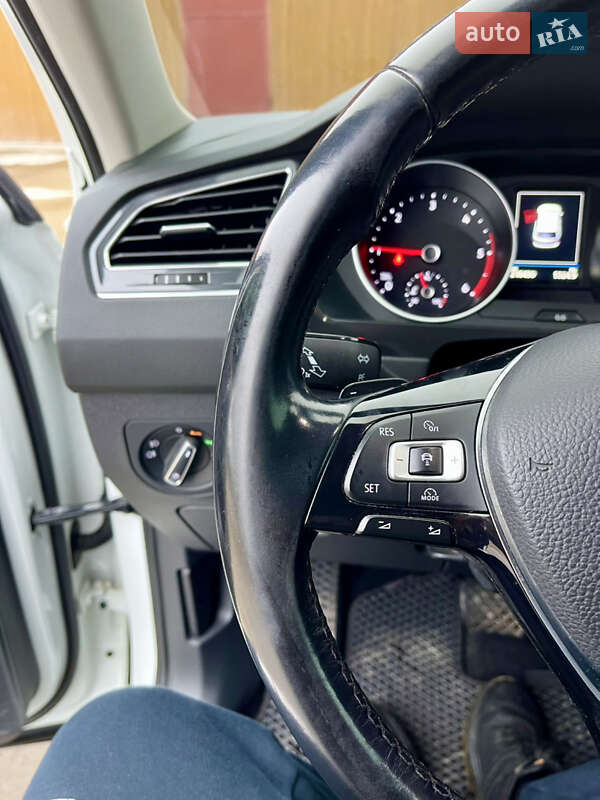 Внедорожник / Кроссовер Volkswagen Tiguan 2017 в Млинове