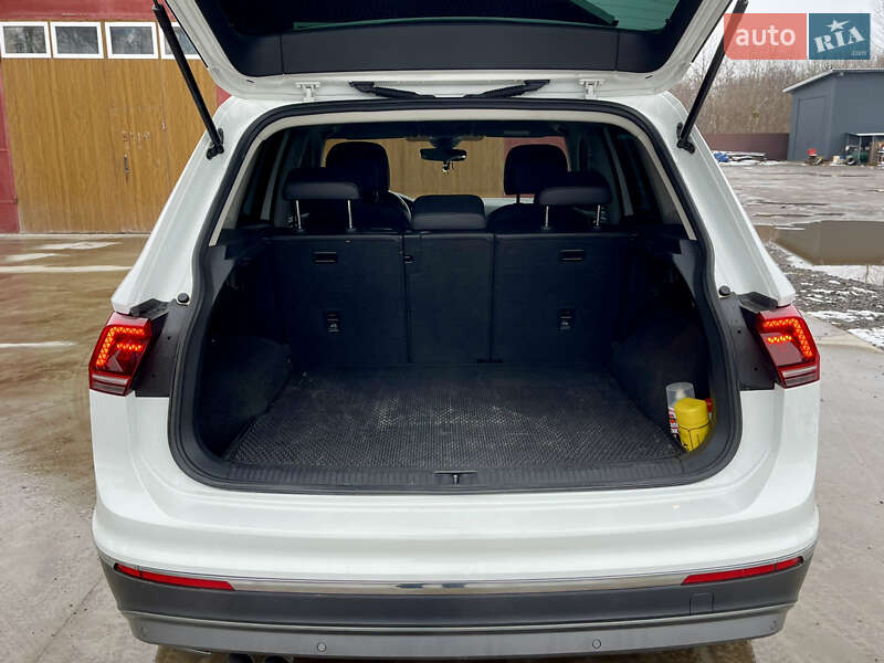 Внедорожник / Кроссовер Volkswagen Tiguan 2017 в Млинове