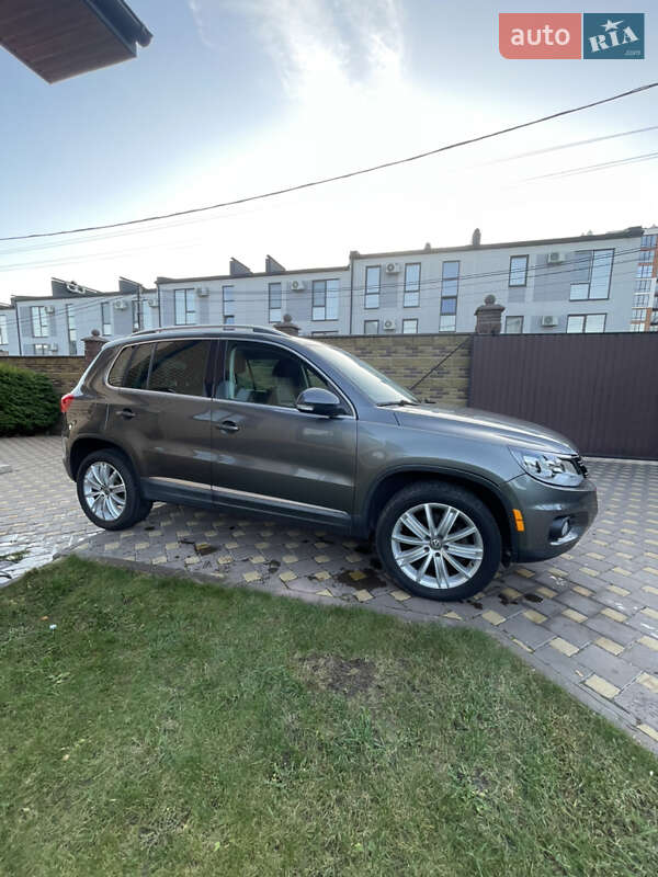 Внедорожник / Кроссовер Volkswagen Tiguan 2016 в Ровно