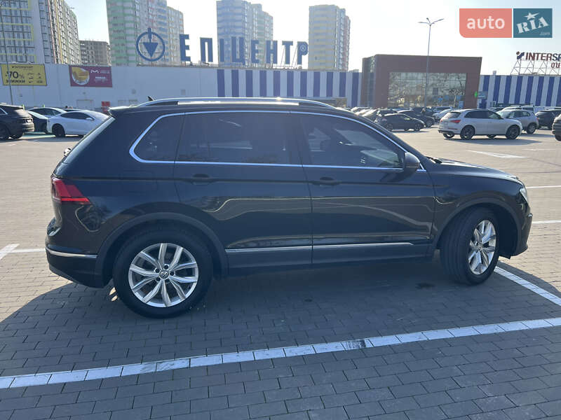 Внедорожник / Кроссовер Volkswagen Tiguan 2019 в Одессе