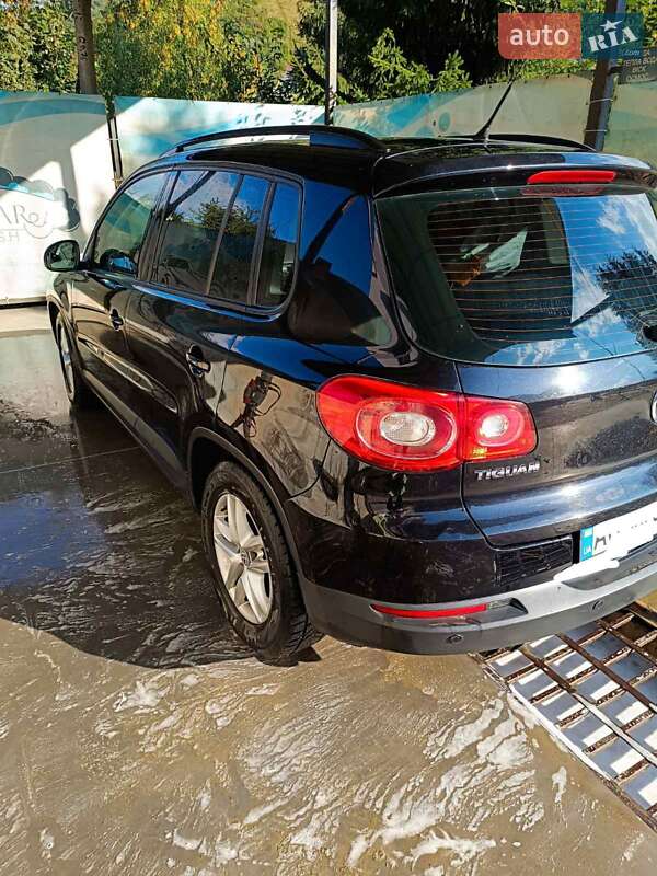 Внедорожник / Кроссовер Volkswagen Tiguan 2011 в Рахове