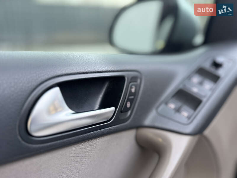 Внедорожник / Кроссовер Volkswagen Tiguan 2010 в Львове