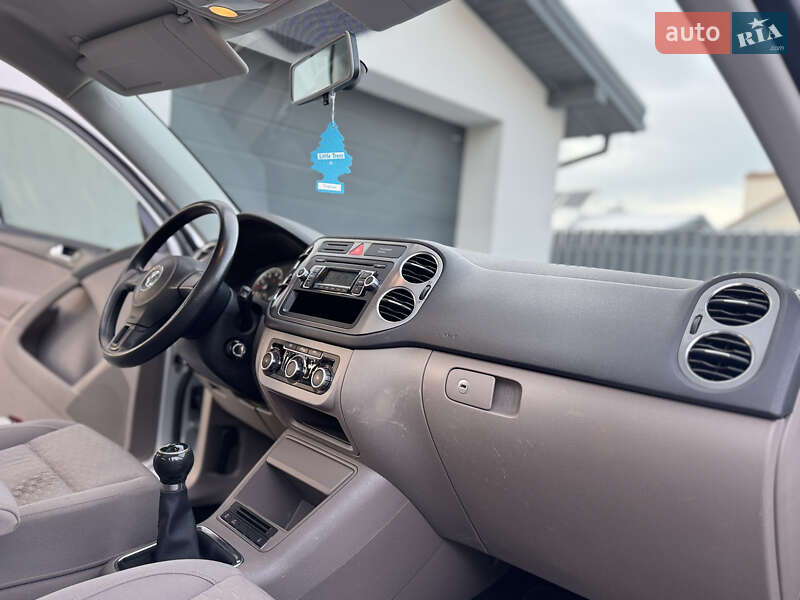 Внедорожник / Кроссовер Volkswagen Tiguan 2010 в Львове