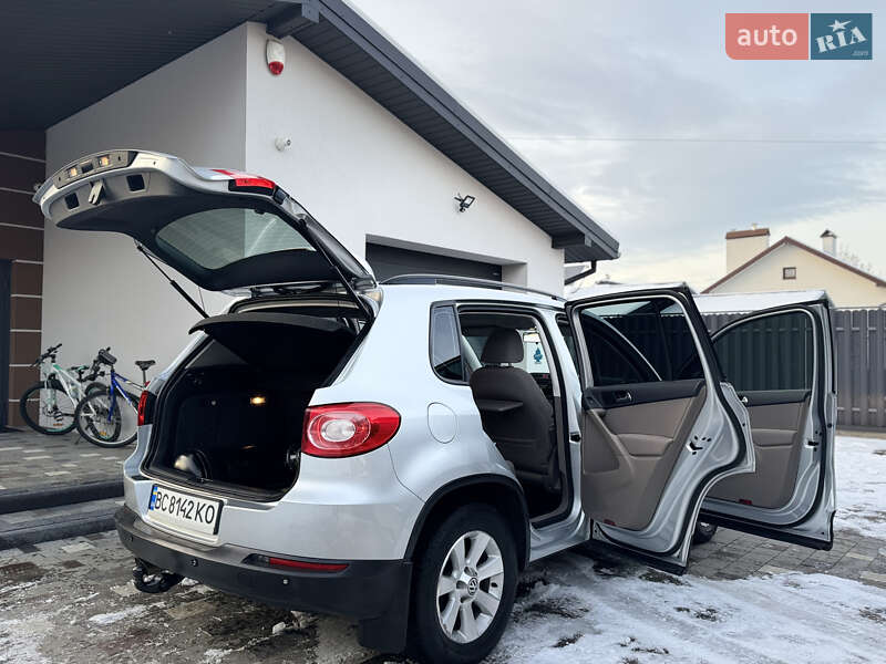 Внедорожник / Кроссовер Volkswagen Tiguan 2010 в Львове