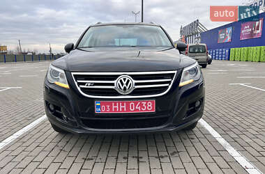 Внедорожник / Кроссовер Volkswagen Tiguan 2011 в Нововолынске