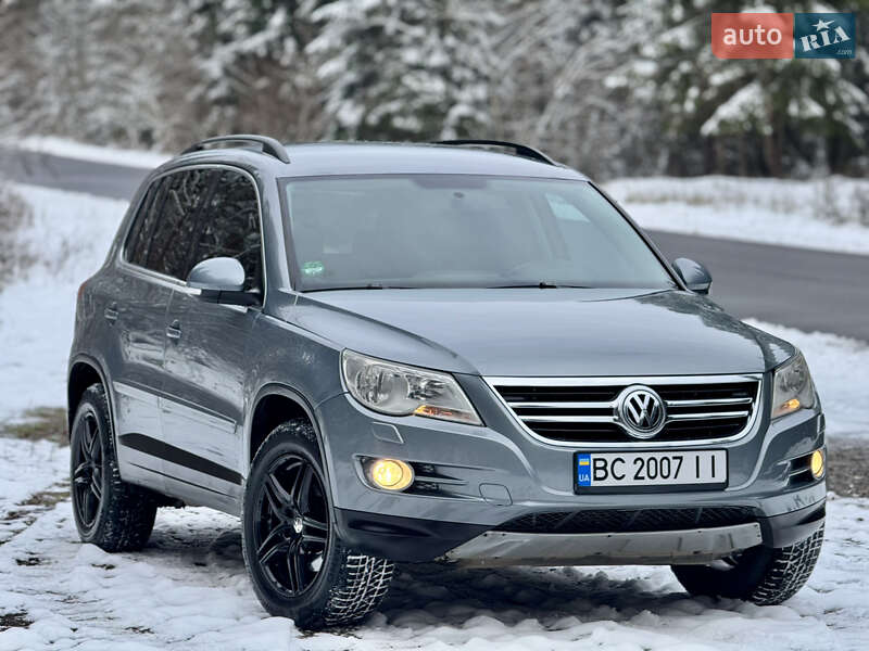 Внедорожник / Кроссовер Volkswagen Tiguan 2010 в Межгорье