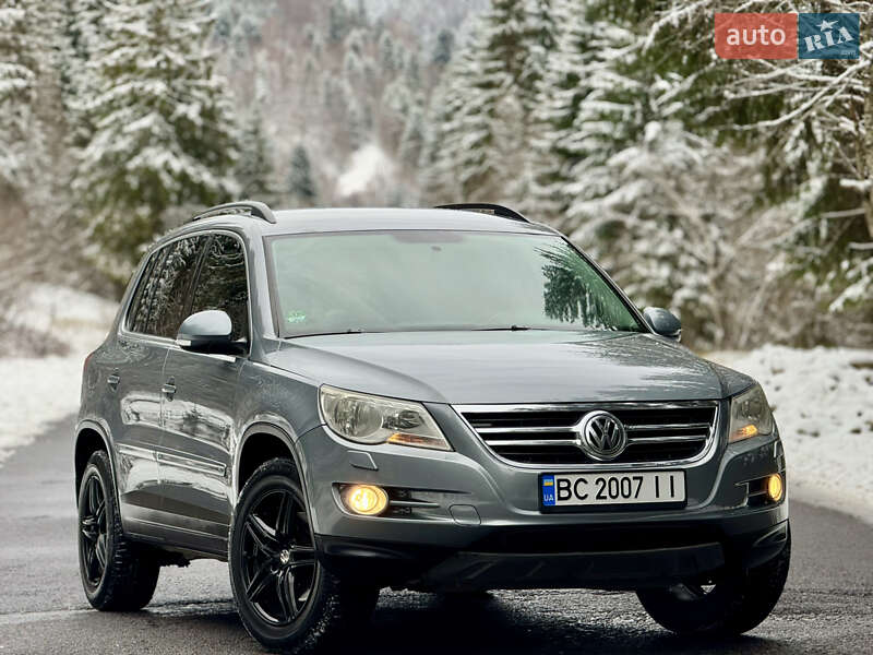 Внедорожник / Кроссовер Volkswagen Tiguan 2010 в Межгорье